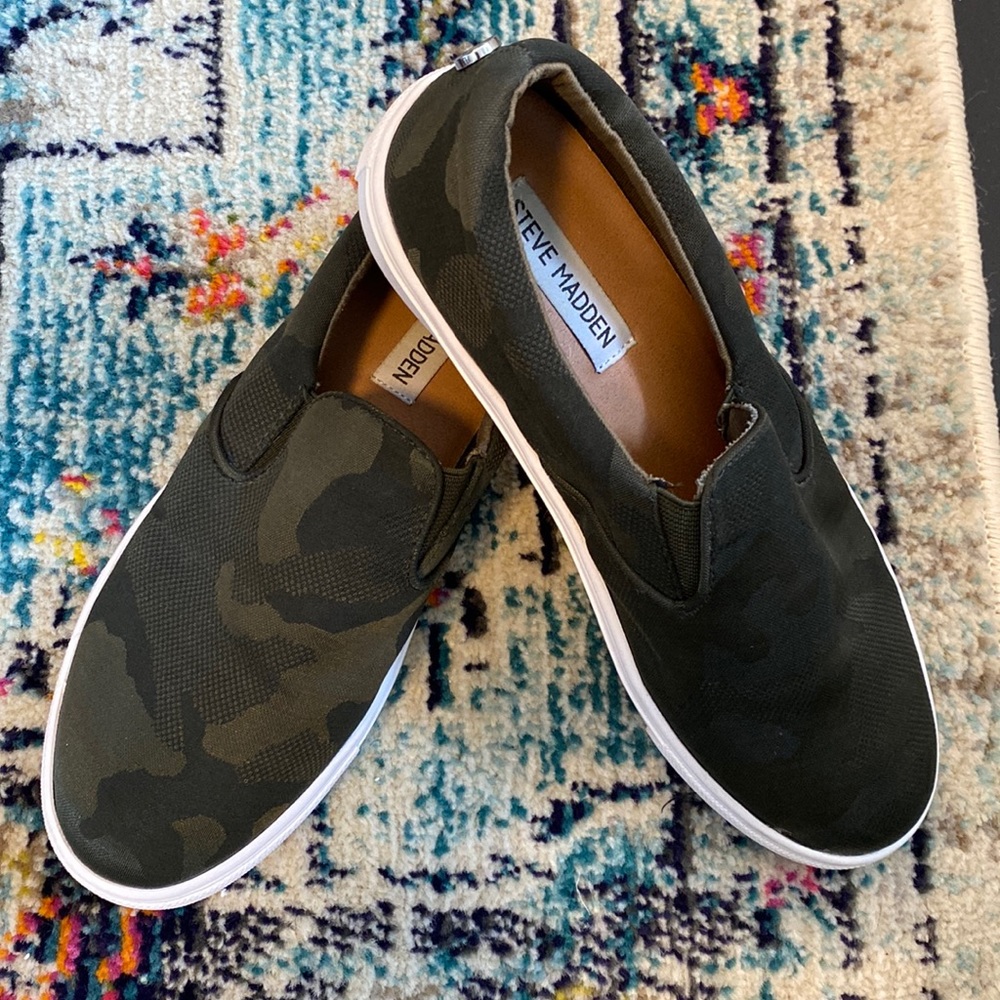Steve Madden Slip on